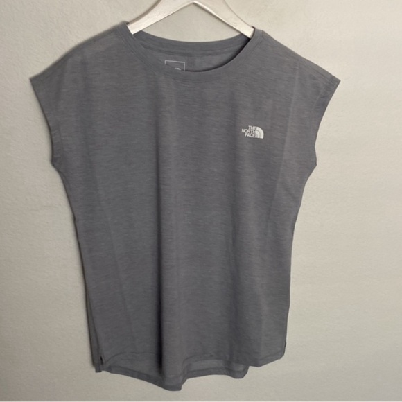 THE NORTH FACE Wander Slitback Short Sleeve Shirt Light Grey Women's Medium NWT - Picture 3 of 9